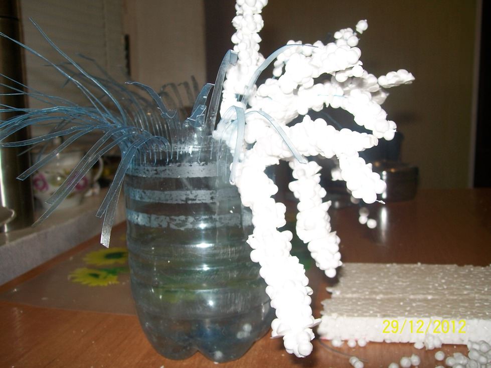 ваза из пластиковой бутылки и пенопласта своими руками